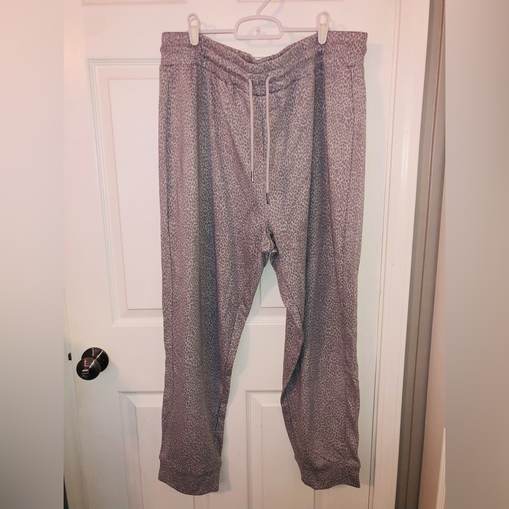 Halston Studio sweatpants (XXL)